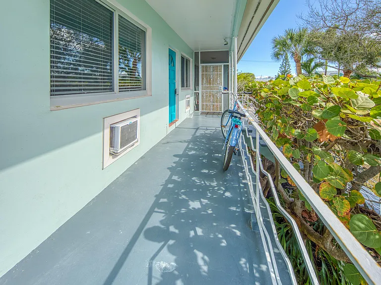 101 S Palmway #11 — Photo 8