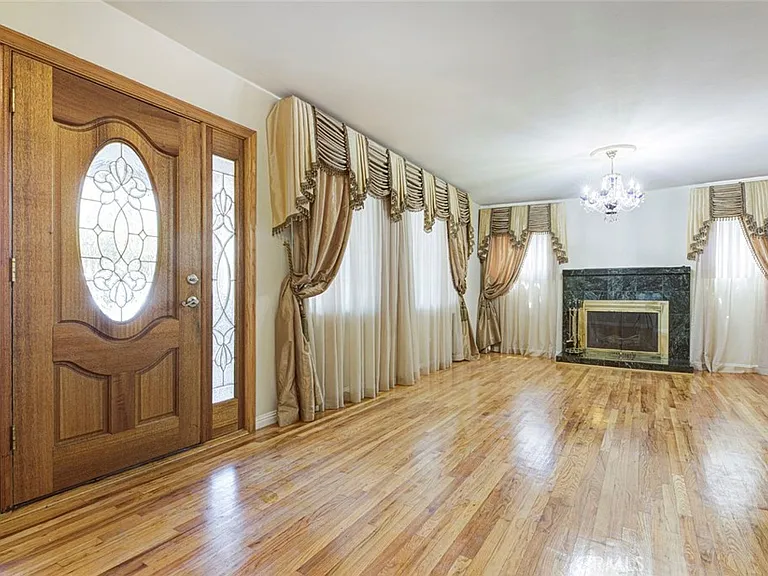 6149 Case Ave — Photo 2