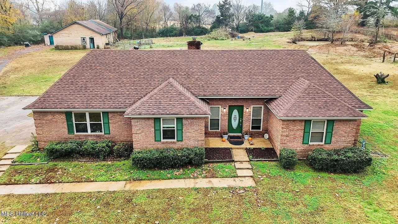 4 bed, 2.0 bath, 1980 sqft, $1,500 — Photo 1