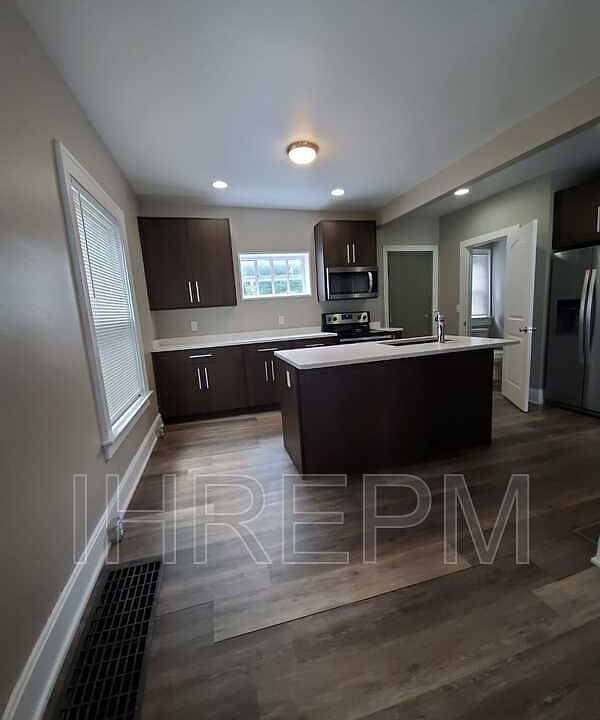 1st image of 205 13th Ave Unit 205