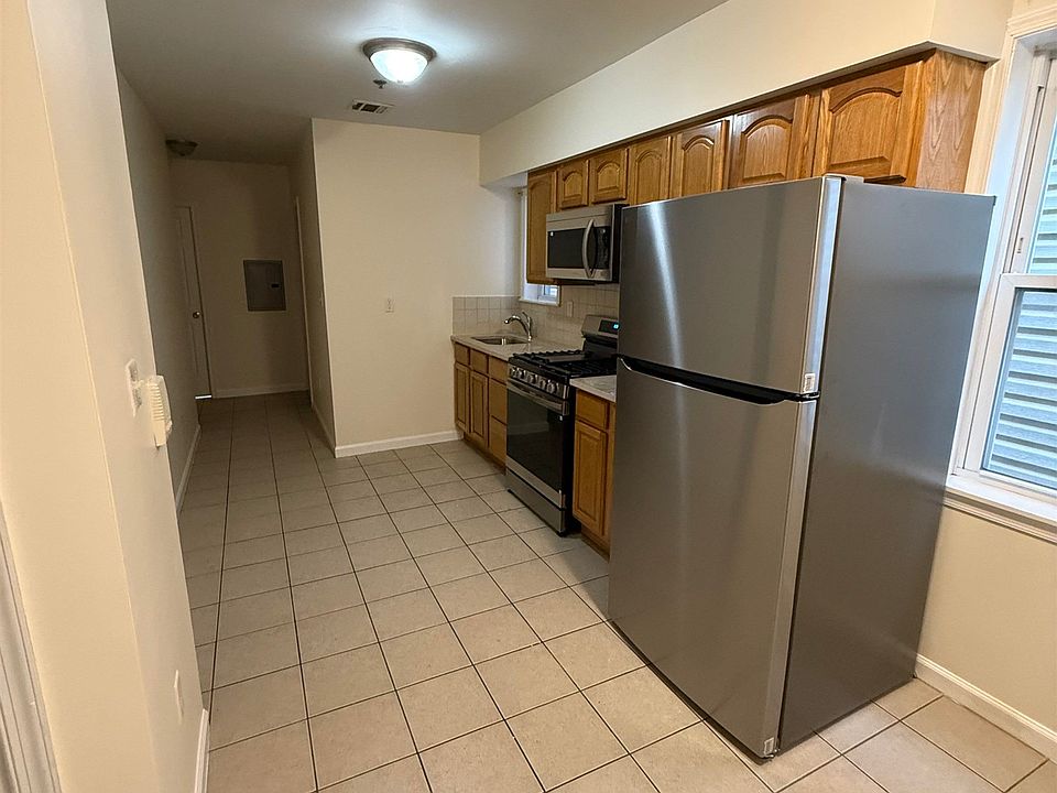1st image of 621 38th St #3