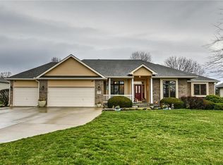 15710 Cedar Ln, Basehor, KS 66007