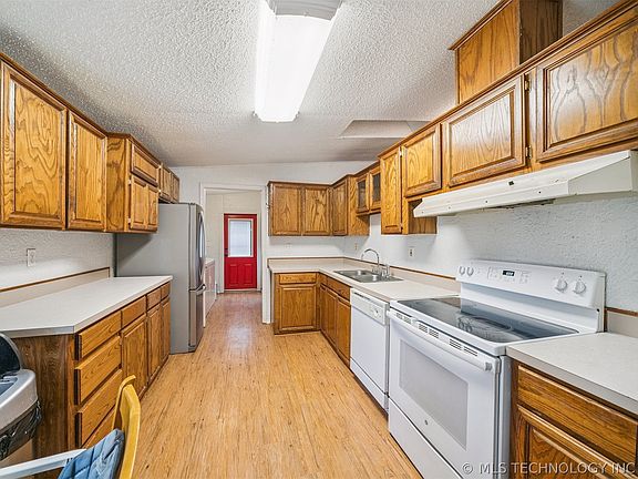 2nd image of 11873 S 177th West Ave