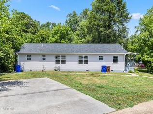 460 W Outer Dr, Oak Ridge, TN 37830