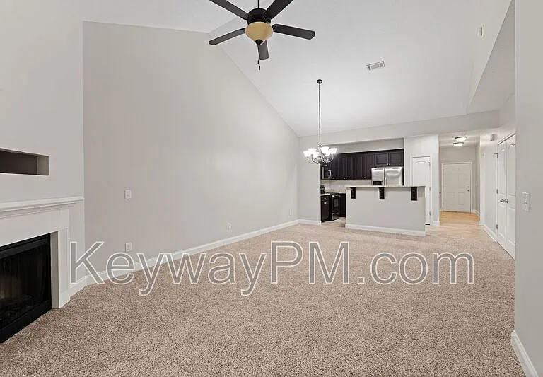 366 Bowen Fls — Photo 5