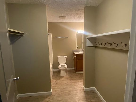 5th image of 1175 N Elm St #O