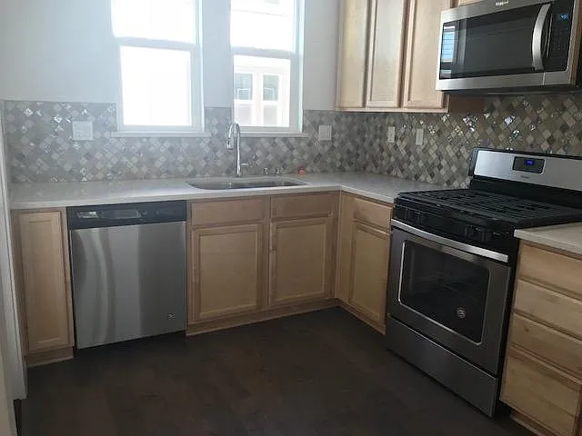 1422 Cherry Cir — Photo 4