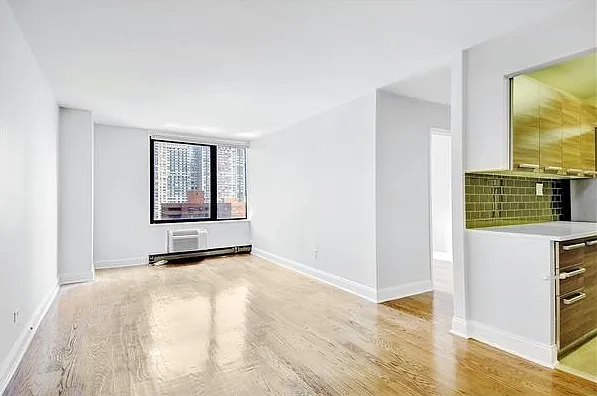 1641 3rd Ave #11G — Photo 1