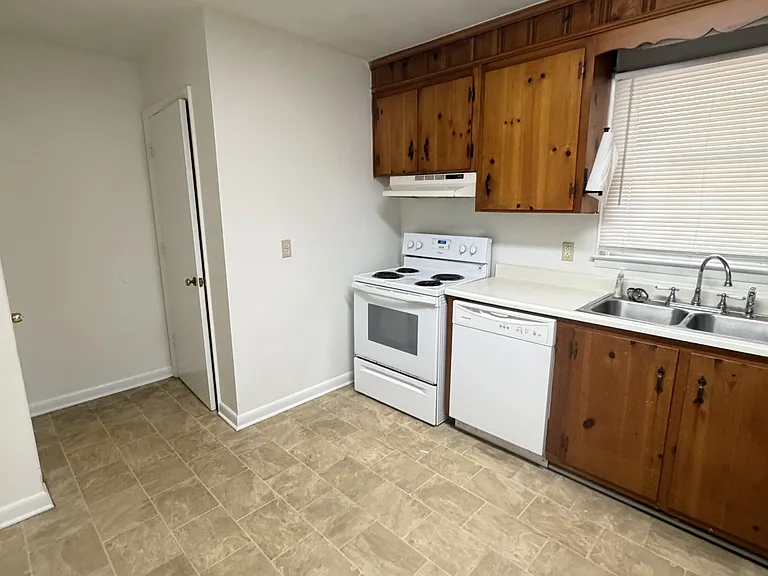 520 Mimosa Pl — Photo 3