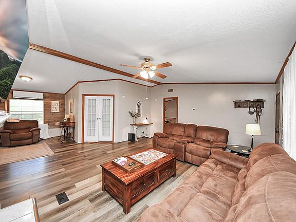 4th image of 15713 Hinkel Rd