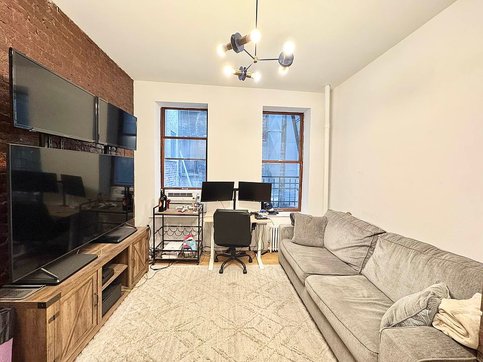 1st image of 190 Bleecker St APT 3