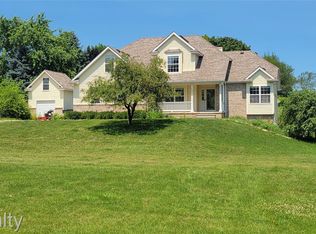 7055 Augustine Ct, Fenton, MI 48430