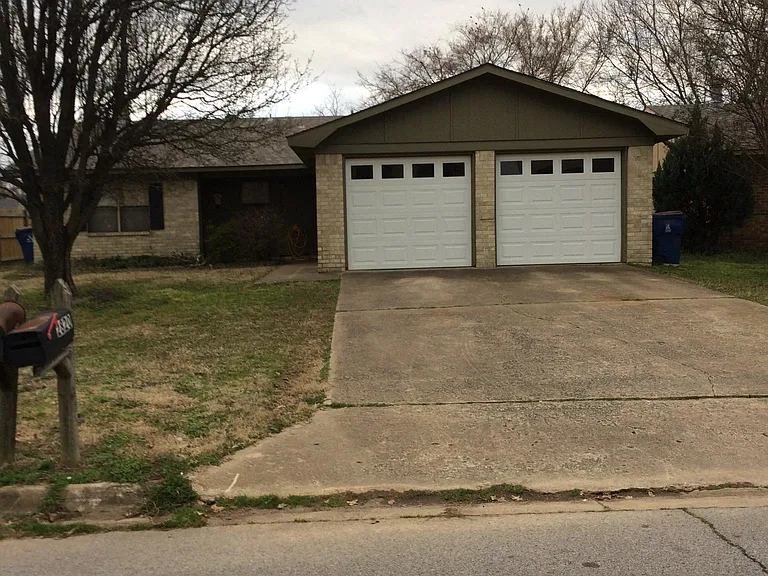 2820 Grinnell Ave — Photo 1