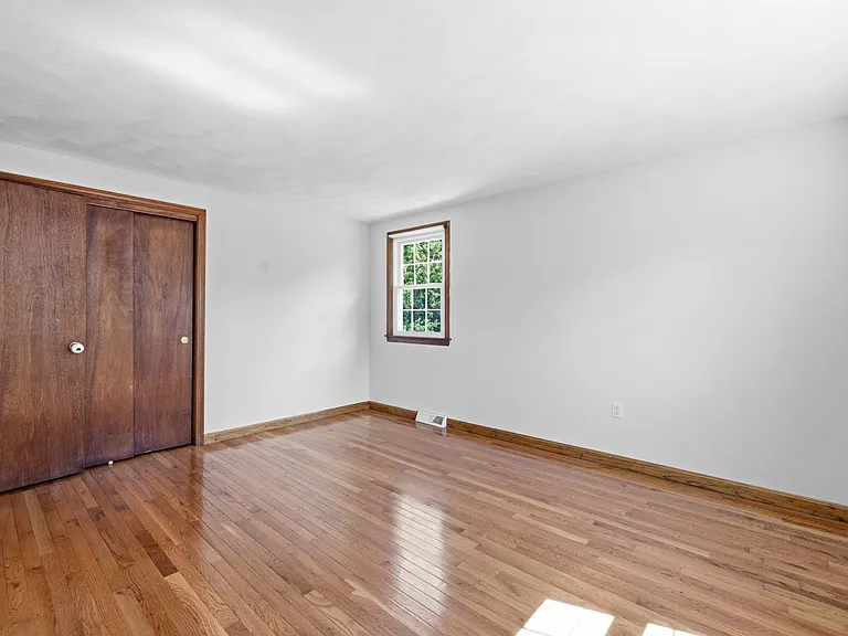 121 Rolling Ridge Ln — Photo 21