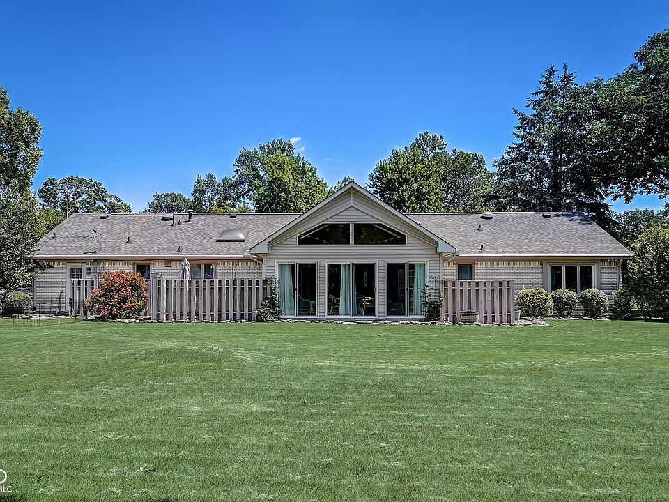 2nd image of 2204 Center Dr