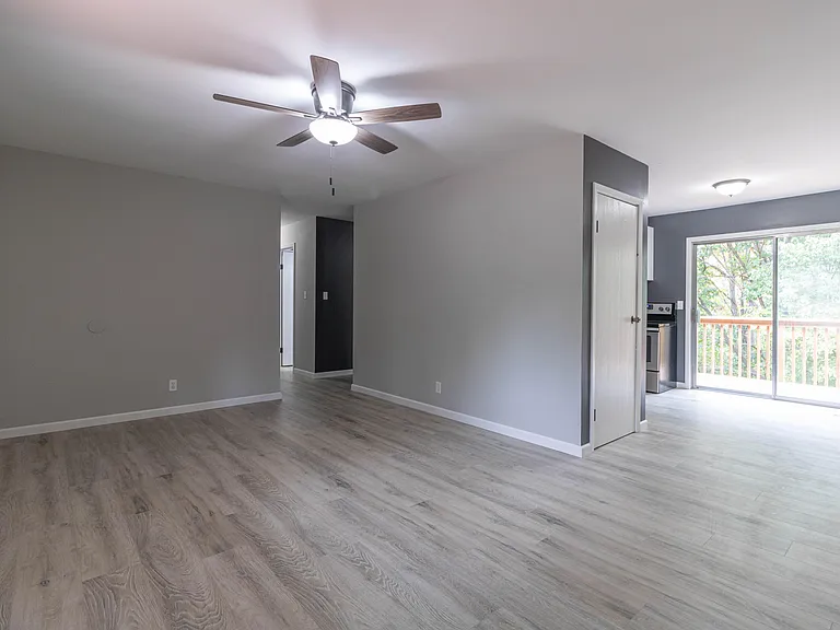 5714 N Maple Ct — Photo 6