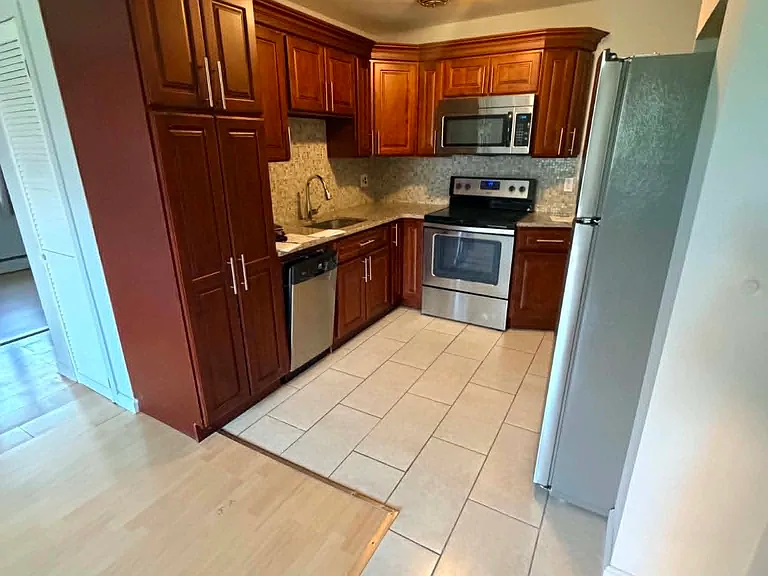 133 Warren St #3 — Photo 5