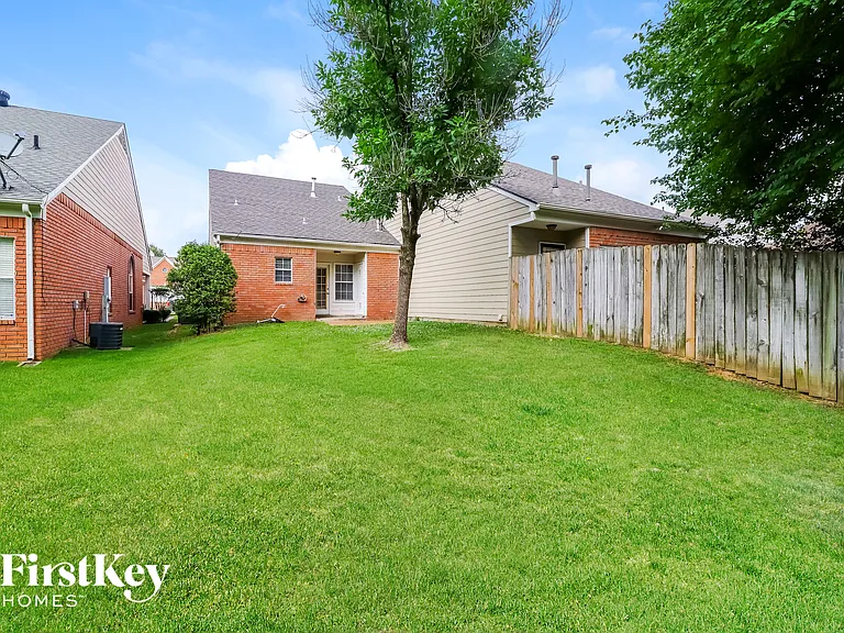 1139 Brady Hollow Ln — Photo 13