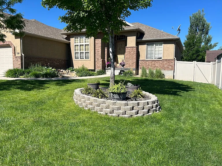 221 N 780 E — Photo 2