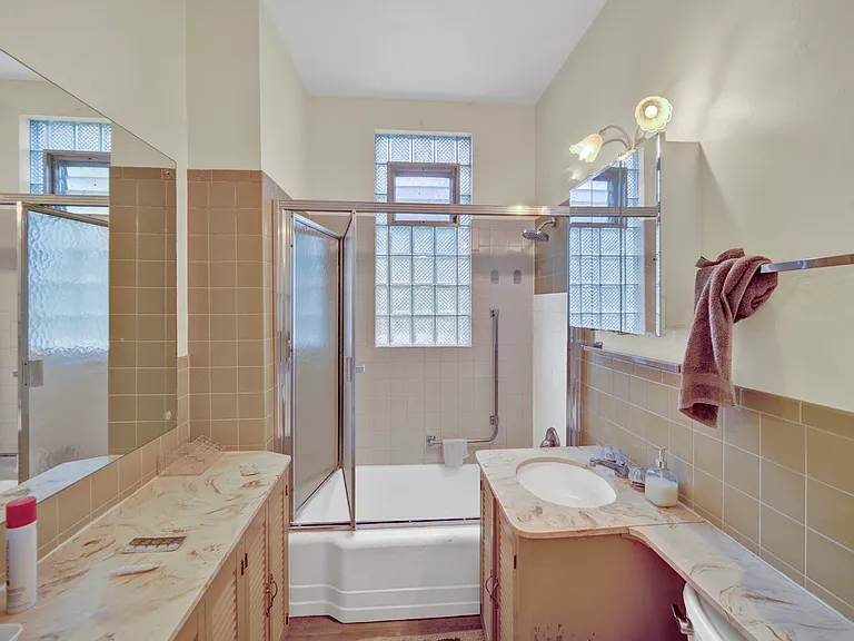 2142 Maple Ave — Photo 11