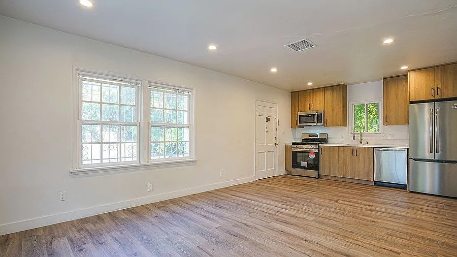 2 bed, 2.0 bath, 900 sqft, $2,900 — Photo 4