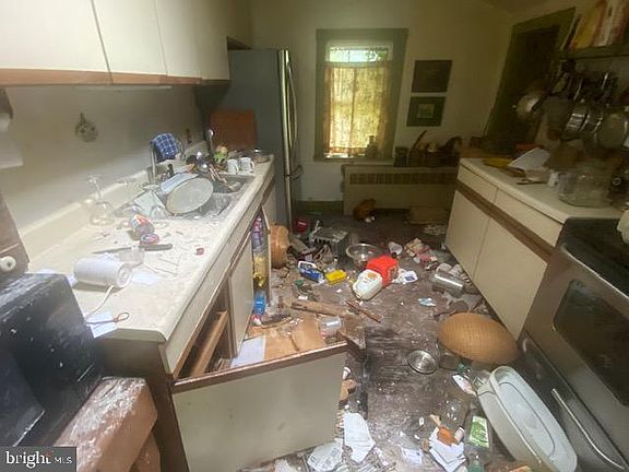 5th image of 107 2nd St