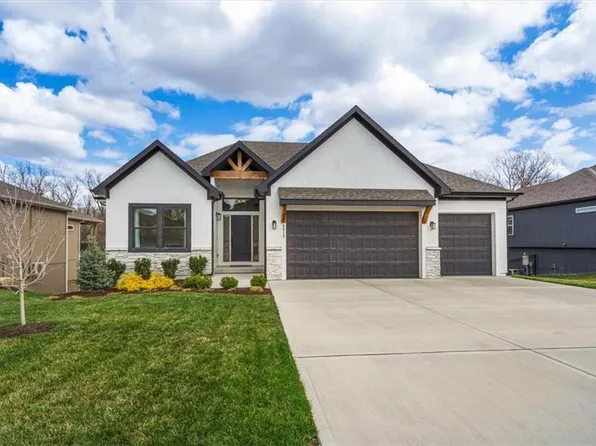 8517 Laramie St, De Soto, KS 66018