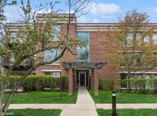371 Kelburn Rd APT 123, Deerfield, IL 60015