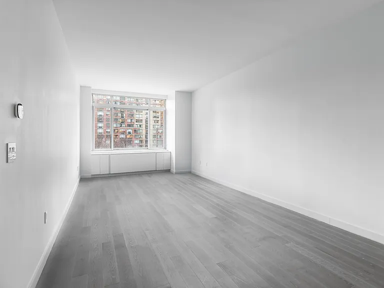 101 W End Ave #8T — Photo 1