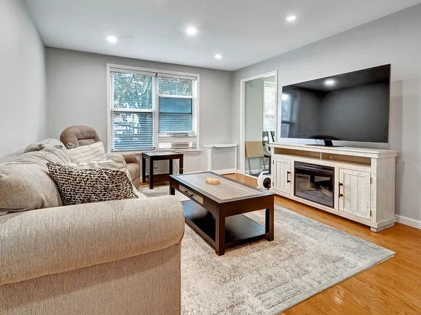 190 72nd St APT 128, Brooklyn, NY 11209