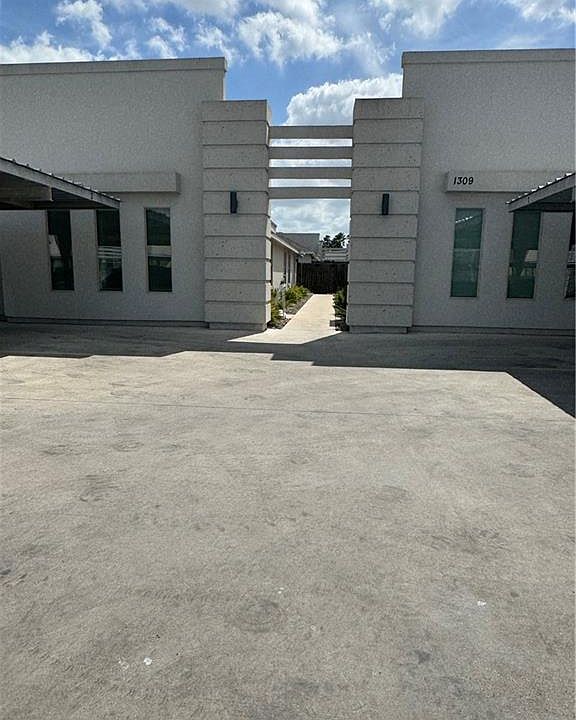1st image of 1309 Alta Vista Dr APT 3