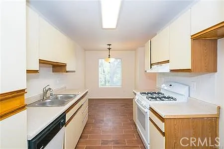 700 W La Veta Ave #R6 — Photo 6