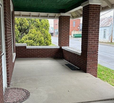 4th image of 155 S Sycamore Street