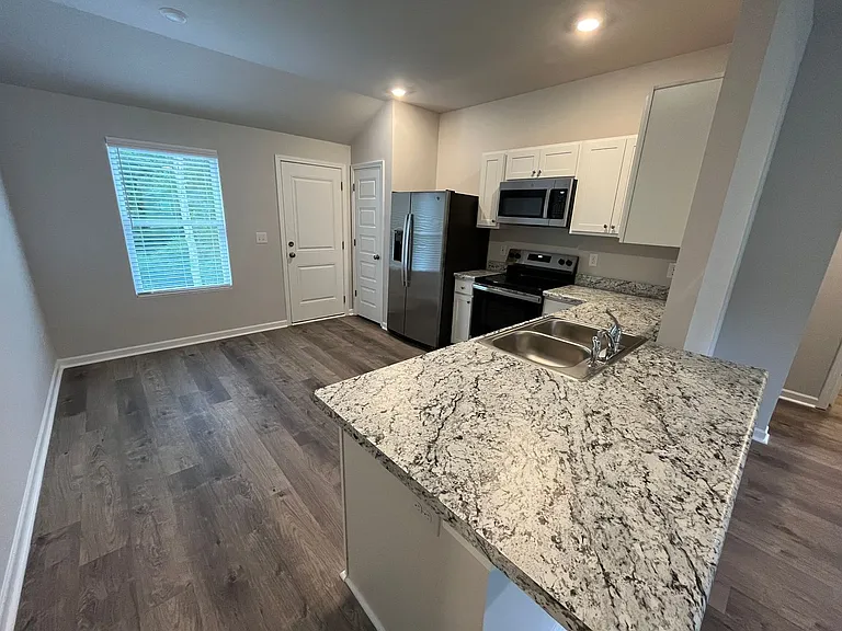 13873 Sir Lancelot Dr — Photo 3