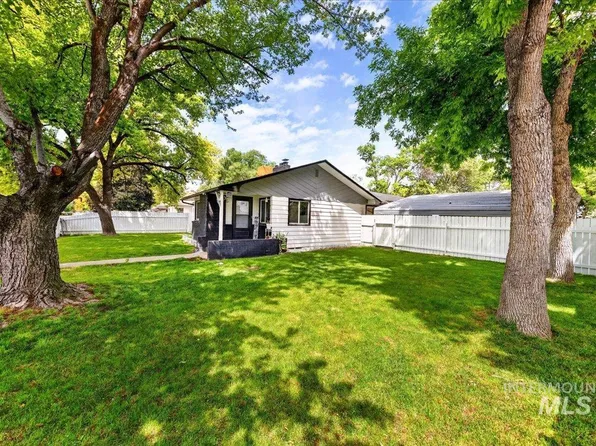 1220 E Amity Ave, Nampa, ID 83686