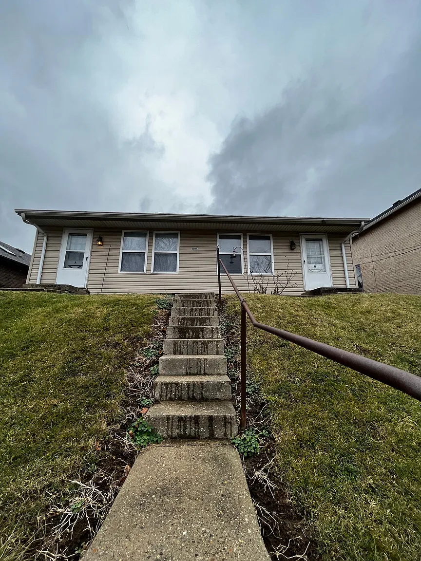 1105 S 4th St #B photo 1