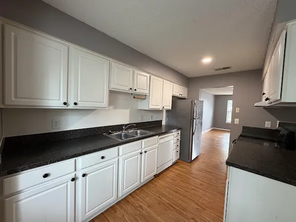 548 Hollomon Dr, Hampton, VA 23666