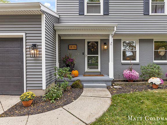 3rd image of 1816 Southampton Dr SE