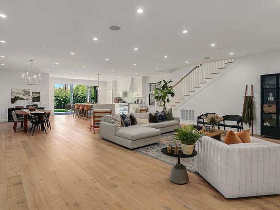 3rd image of 1062 Palms Blvd