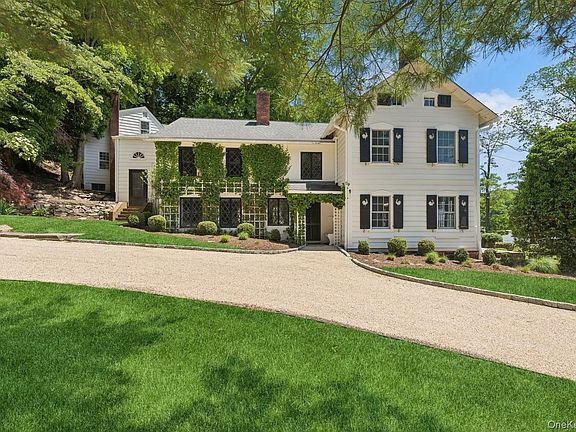 3rd image of 15 Lloyd Harbor Road