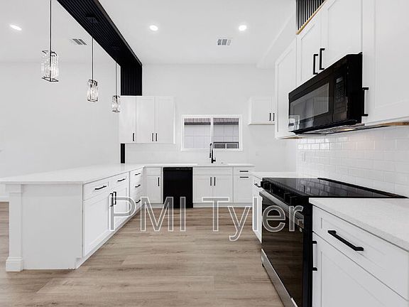 2nd image of 1269 Bonham St