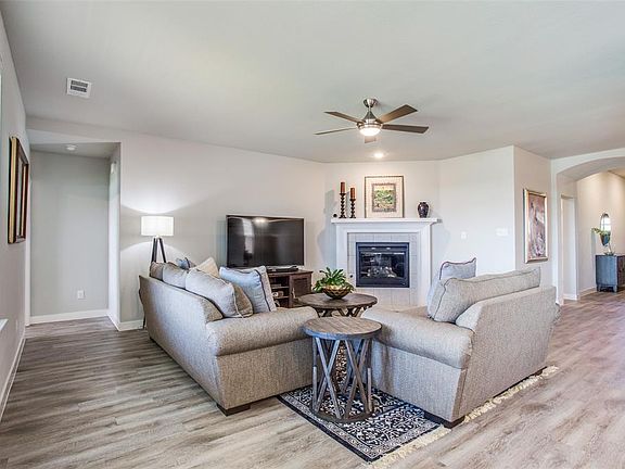 3rd image of 1612 Deer Field Ln
