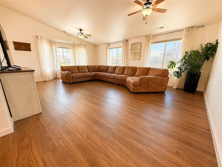 8516 Desoto Dr — Photo 3
