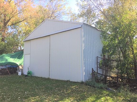 24' x 32' pole shed
