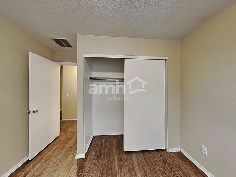 494 W Great White St — Photo 19