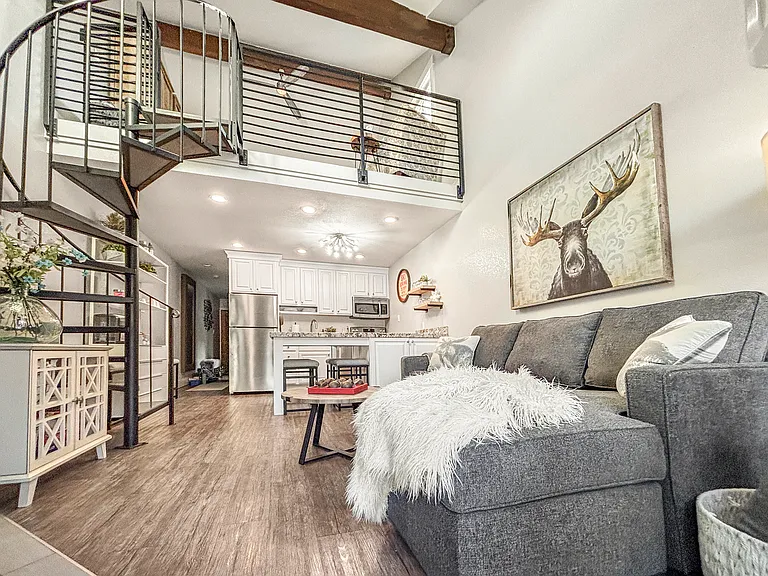 1530 Empire Ave #304 — Photo 4