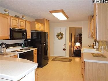 3rd image of 1643 Dorchester Dr