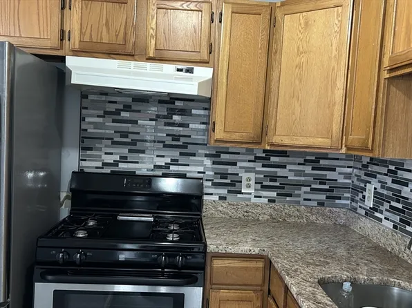 425 W Elm St APT 1, Brockton, MA 02301