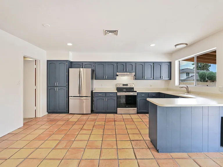 10440 E Becker Ln — Photo 6