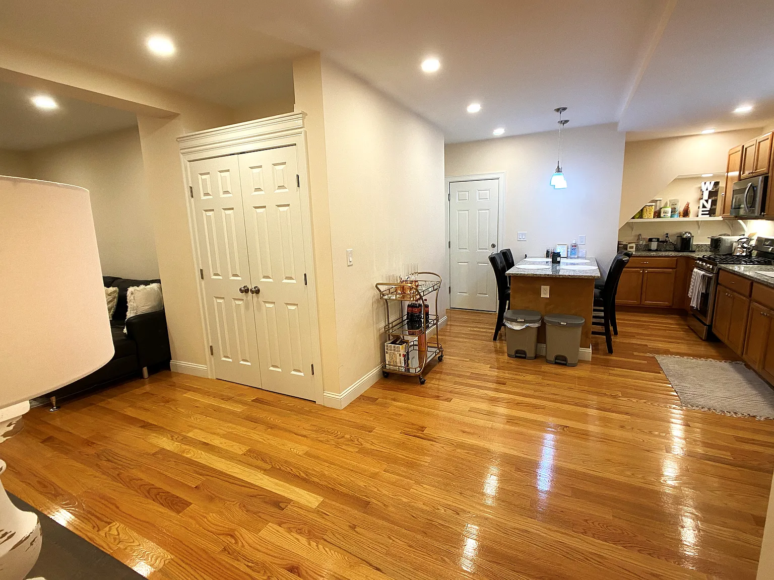 4 bed, 1600 sqft, $4,400 — Photo 4